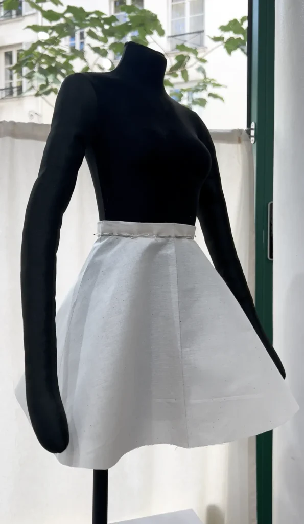 Jupe demi cercle en mannequin 1/2